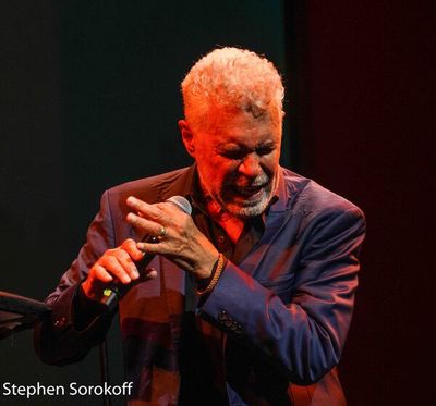 Clint Holmes Photo