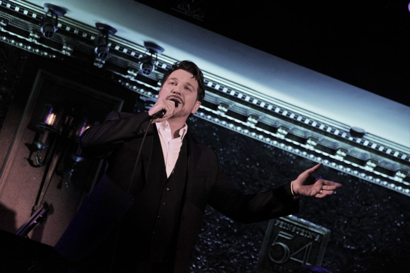 Review: AN ENCHANTED EVENING at Feinstein's/54 Below Is Easy When PAULO SZOT  Is On The Stage  Image