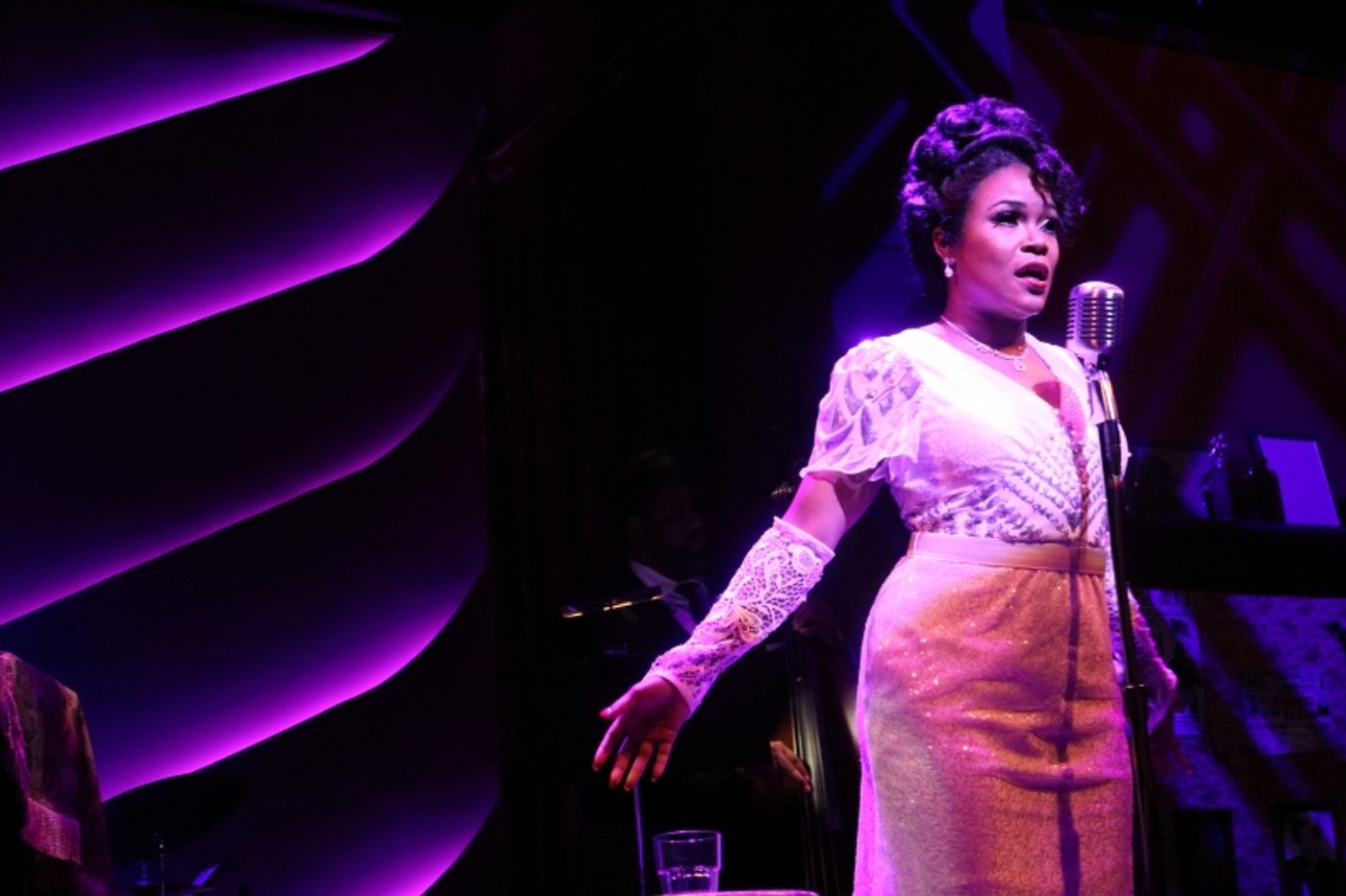 Review: LADY DAY AT EMERSON'S BAR AND GRILL at STAGES Theatre is A Wonderful Slow Burn  Image