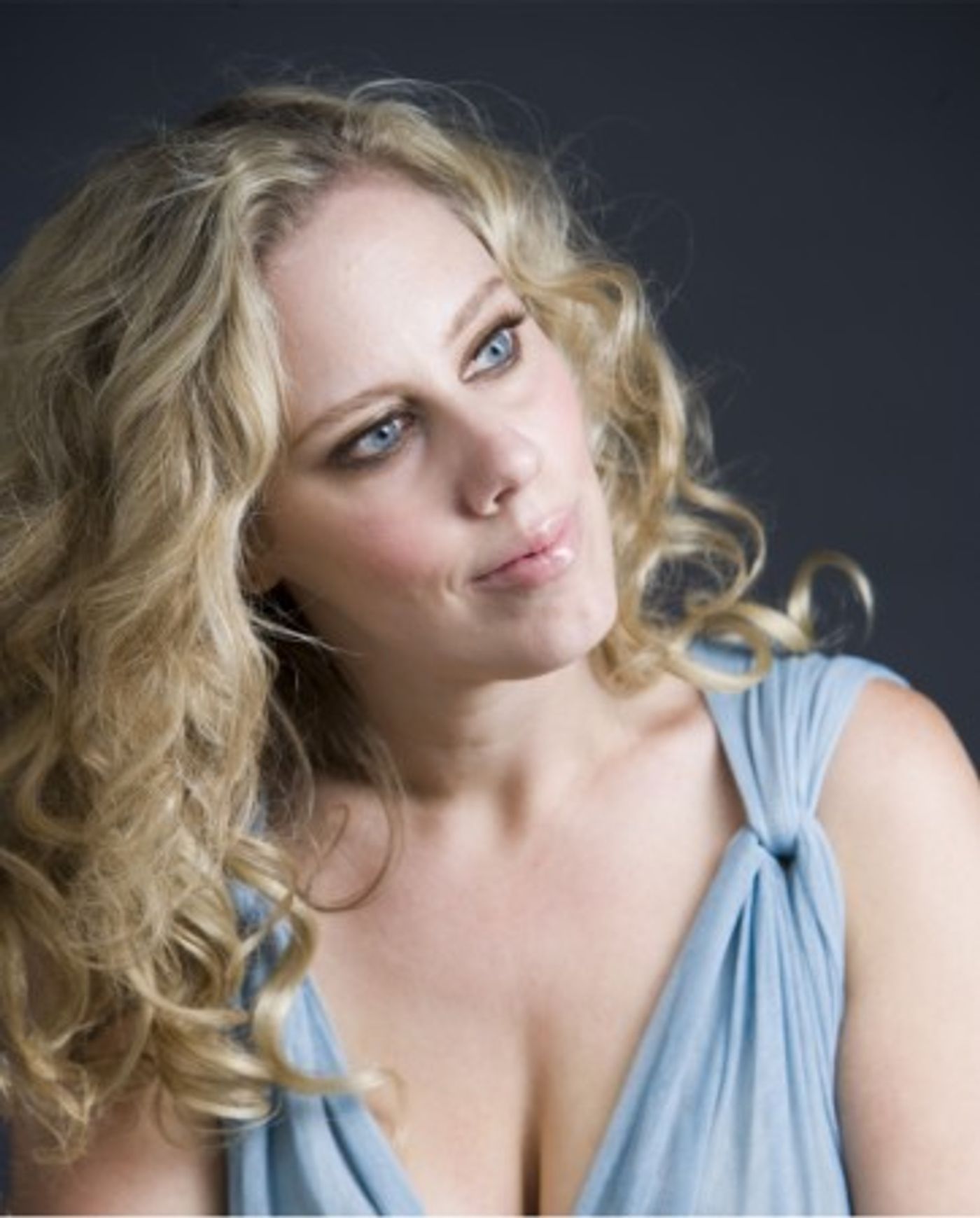 Review: EVE MARIE SHAHOIAN: TAKE ME TO THE WORLD Is an Elegant Look at Gratitude at Don't Tell Mama  Image