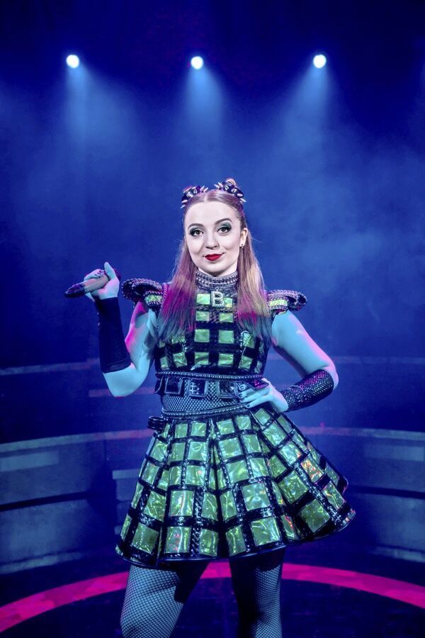 Photos: New Shots of the Queens of the SIX UK Tour! Photos: New Shots of the Queens of the SIX UK Tour! Image