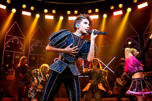Photos: New Shots of the Queens of the SIX UK Tour! Photos: New Shots of the Queens of the SIX UK Tour! Image