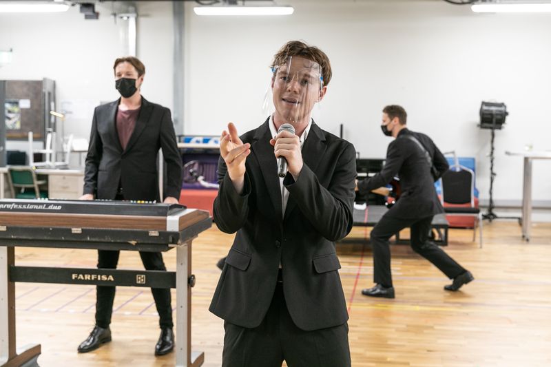 Photos: JERSEY BOYS Rehearses for the West End — photo 23 of 24