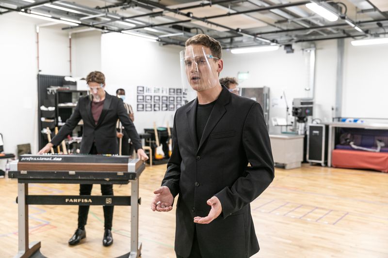 Photos: JERSEY BOYS Rehearses for the West End — photo 4 of 24