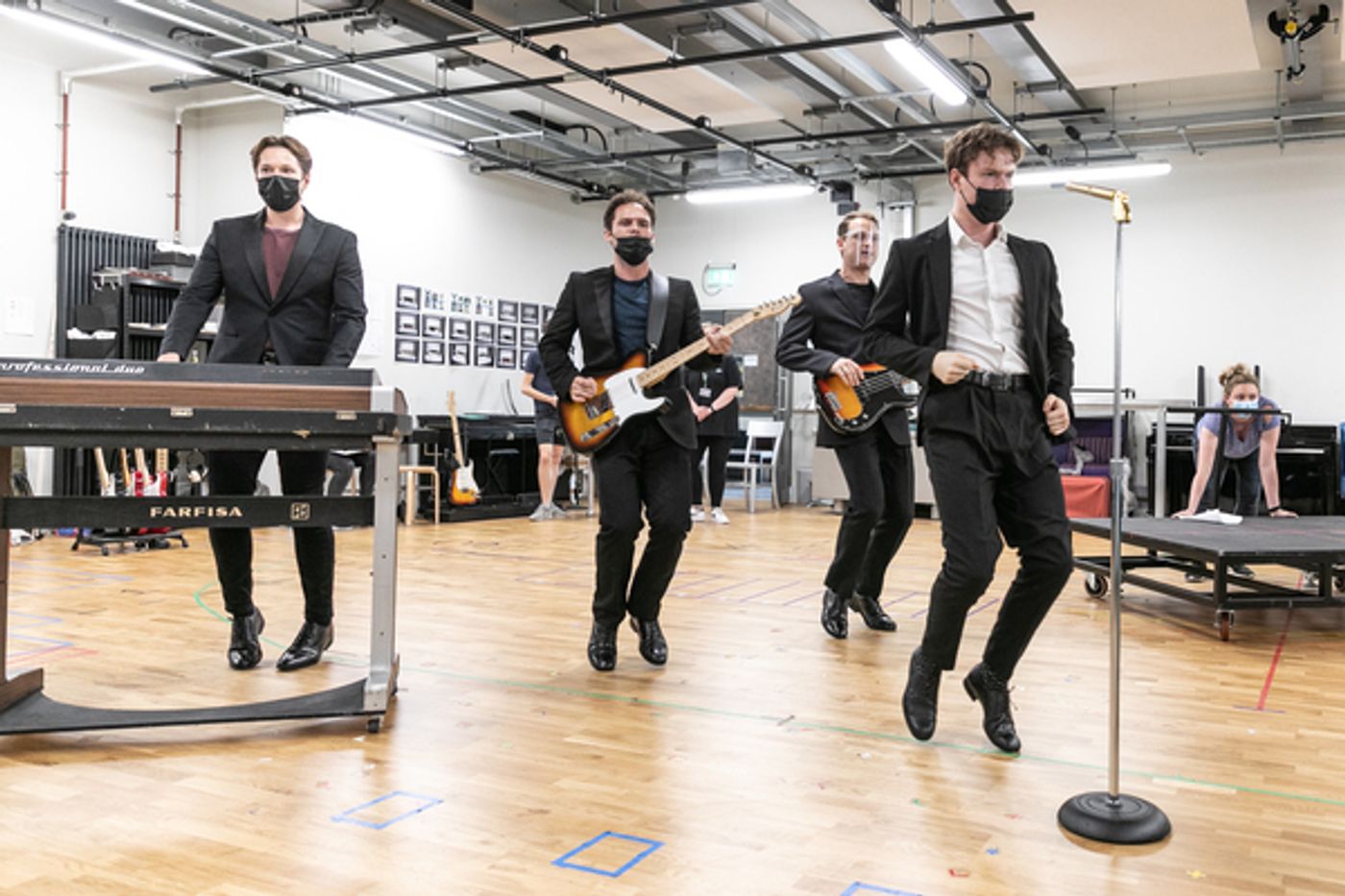 Photos: JERSEY BOYS Rehearses for the West End  Image