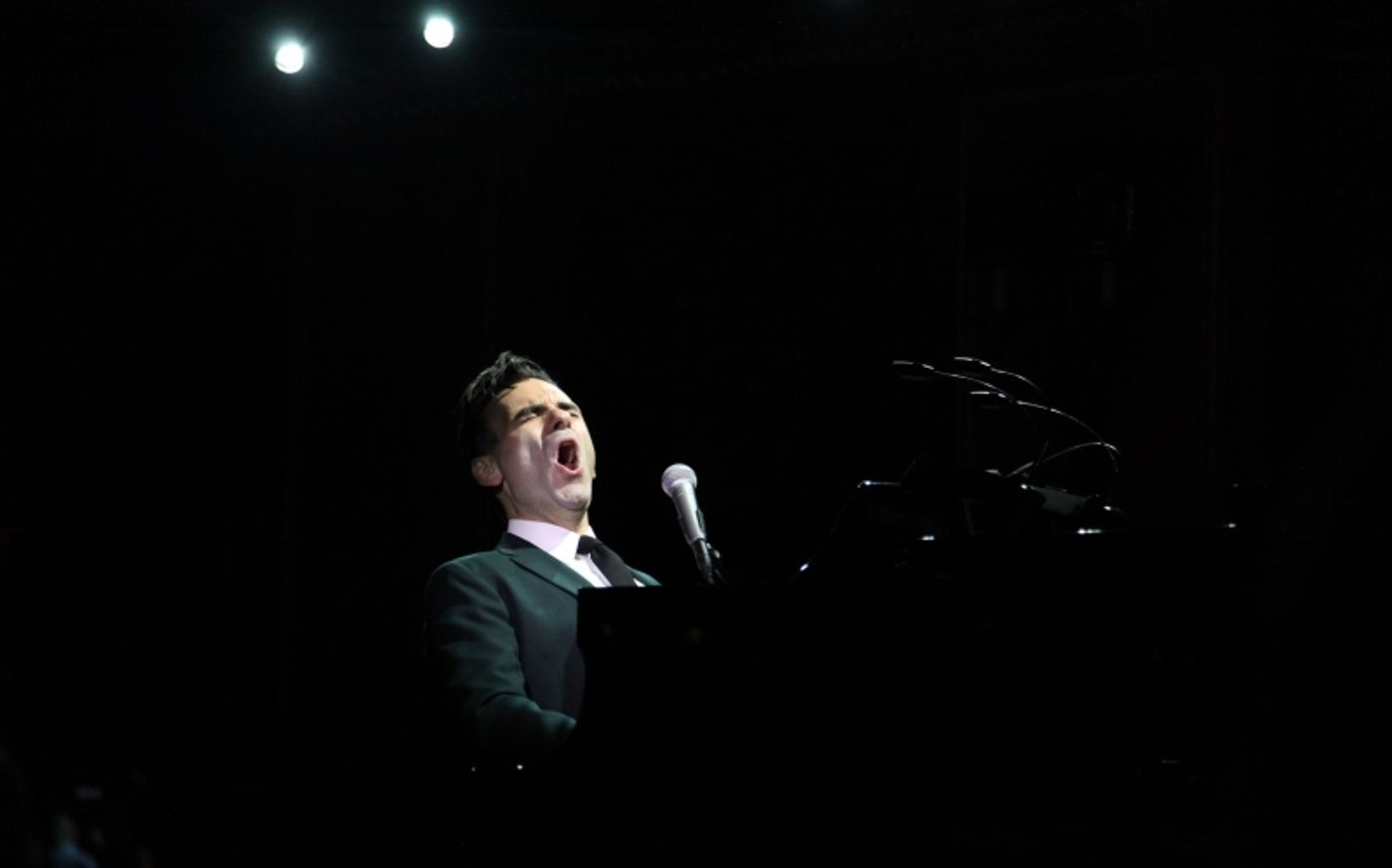 Review: JOE ICONIS Defines Originality and Family at Feinstein's/54 Below  Image