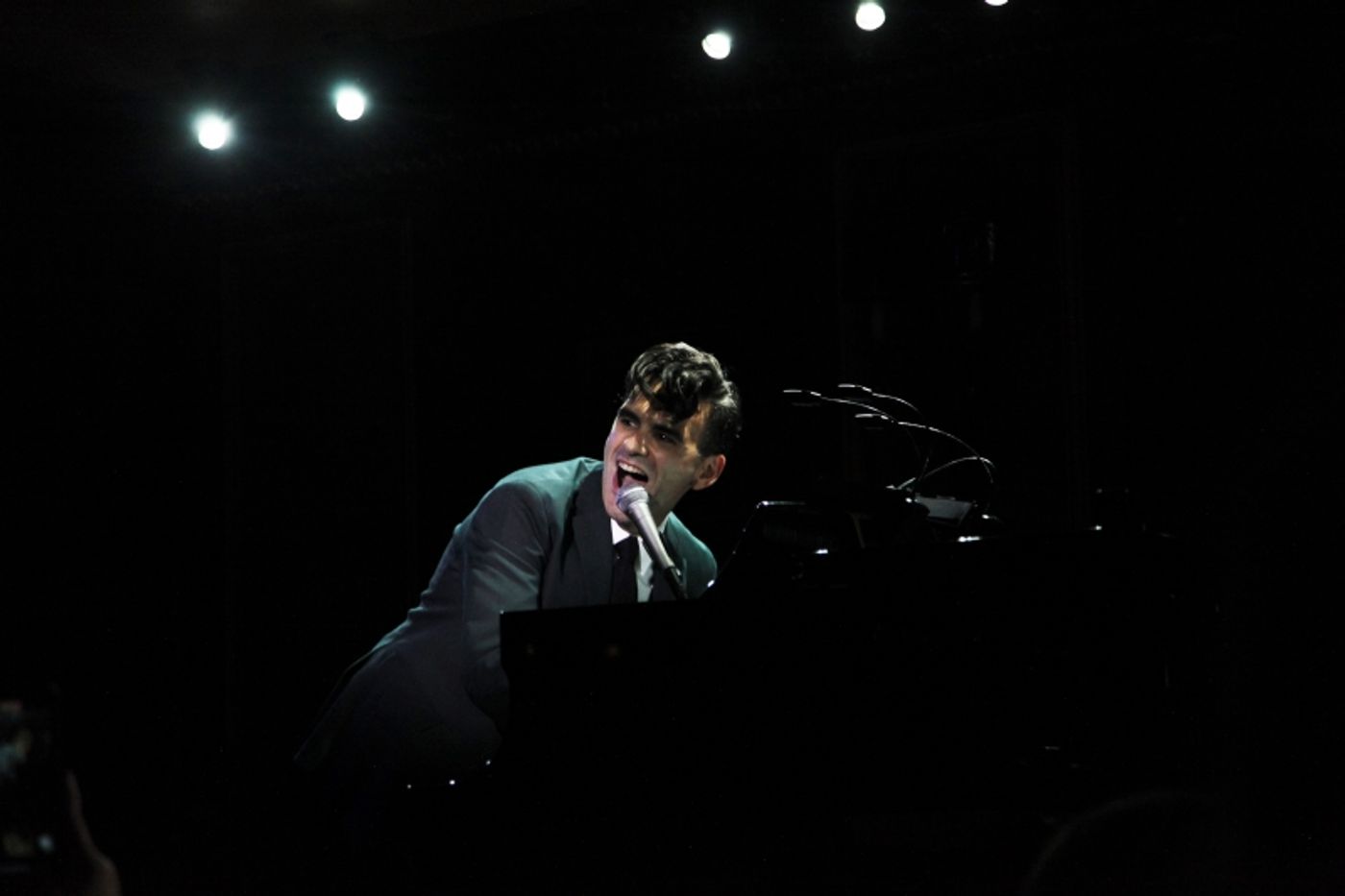 Review: JOE ICONIS Defines Originality and Family at Feinstein's/54 Below Review: JOE ICONIS Defines Originality and Family at Feinstein's/54 Below Image