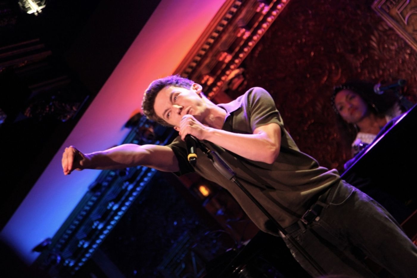 Review: JOE ICONIS Defines Originality and Family at Feinstein's/54 Below  Image