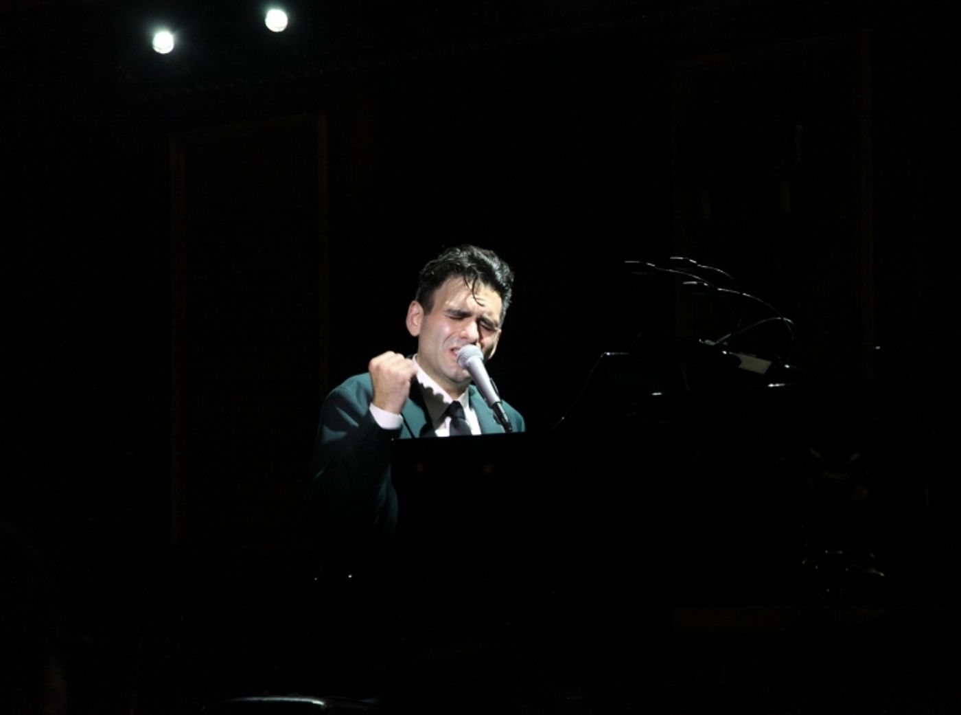 Review: JOE ICONIS Defines Originality and Family at Feinstein's/54 Below Review: JOE ICONIS Defines Originality and Family at Feinstein's/54 Below Image