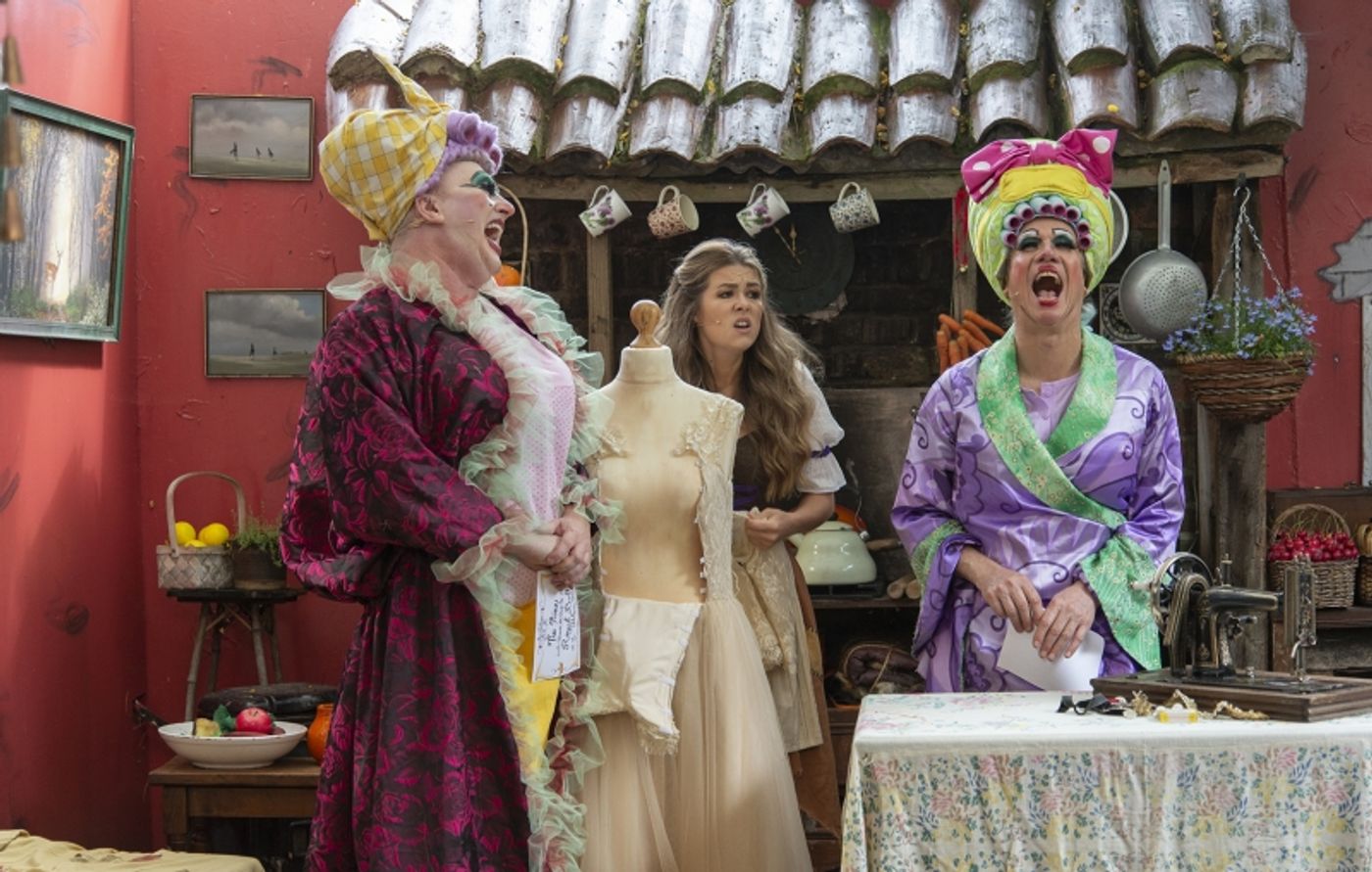 Photos: First Look at Peter Duncan Filming CINDERELLA Panto  Image
