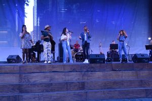 Amber Iman, Jhardon Milton, Ashley Loren, Matthew Griffin and Adrienne Warren @ BroadwayWorld Amber Iman, Jhardon Milton, Ashley Loren, Matthew Griffin and Adrienne Warren Photo