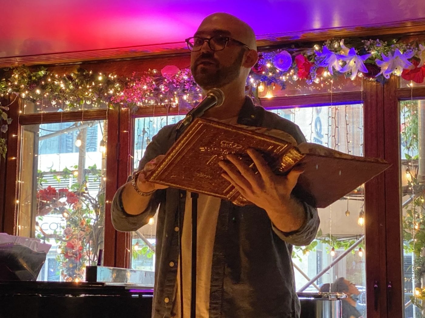 Review: Ari Axelrod Brings All He's Got To The Westbank Cafe  Image