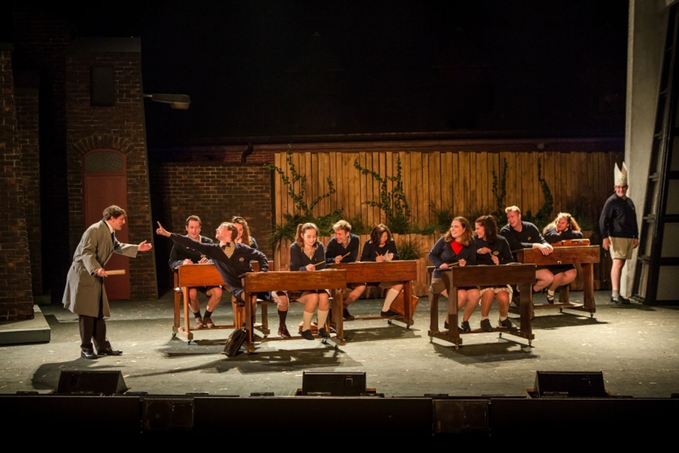 Review: BLOOD BROTHERS at Chateau de Karreveld Review: BLOOD BROTHERS at Chateau de Karreveld Image