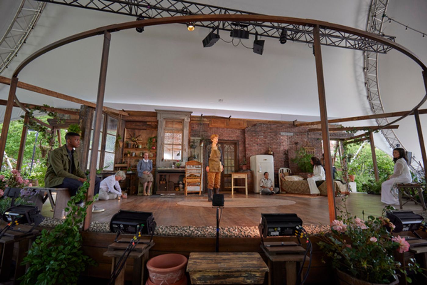 Photos: First Look at R+J at The Stratford Festival  Image