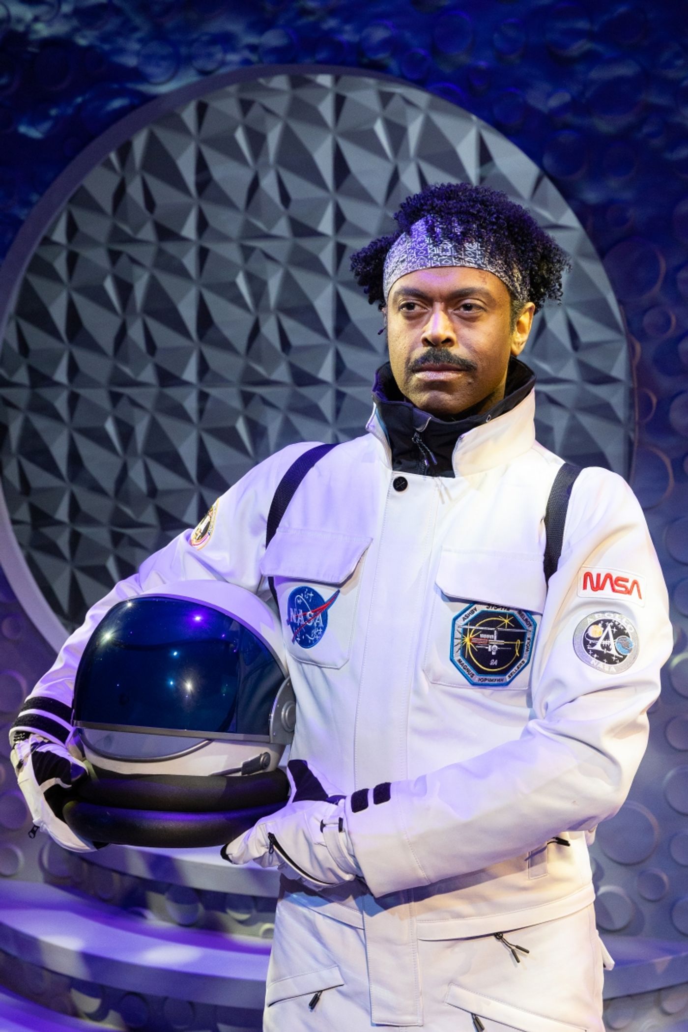 Review: MOON MAN WALK at Constellation Theatre is a Wonderful Re-entry to In-Person Theater  Image