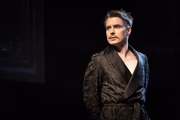 Mark Edel-Hunt  Photo