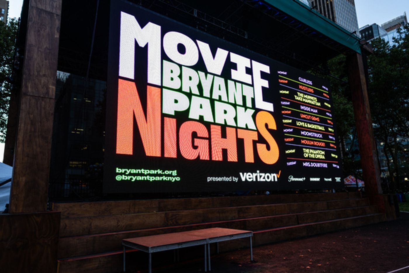 Photos: CLUELESS Star Elisa Donovan Surprises the Crowd at Bryant Park Movie Nights  Image