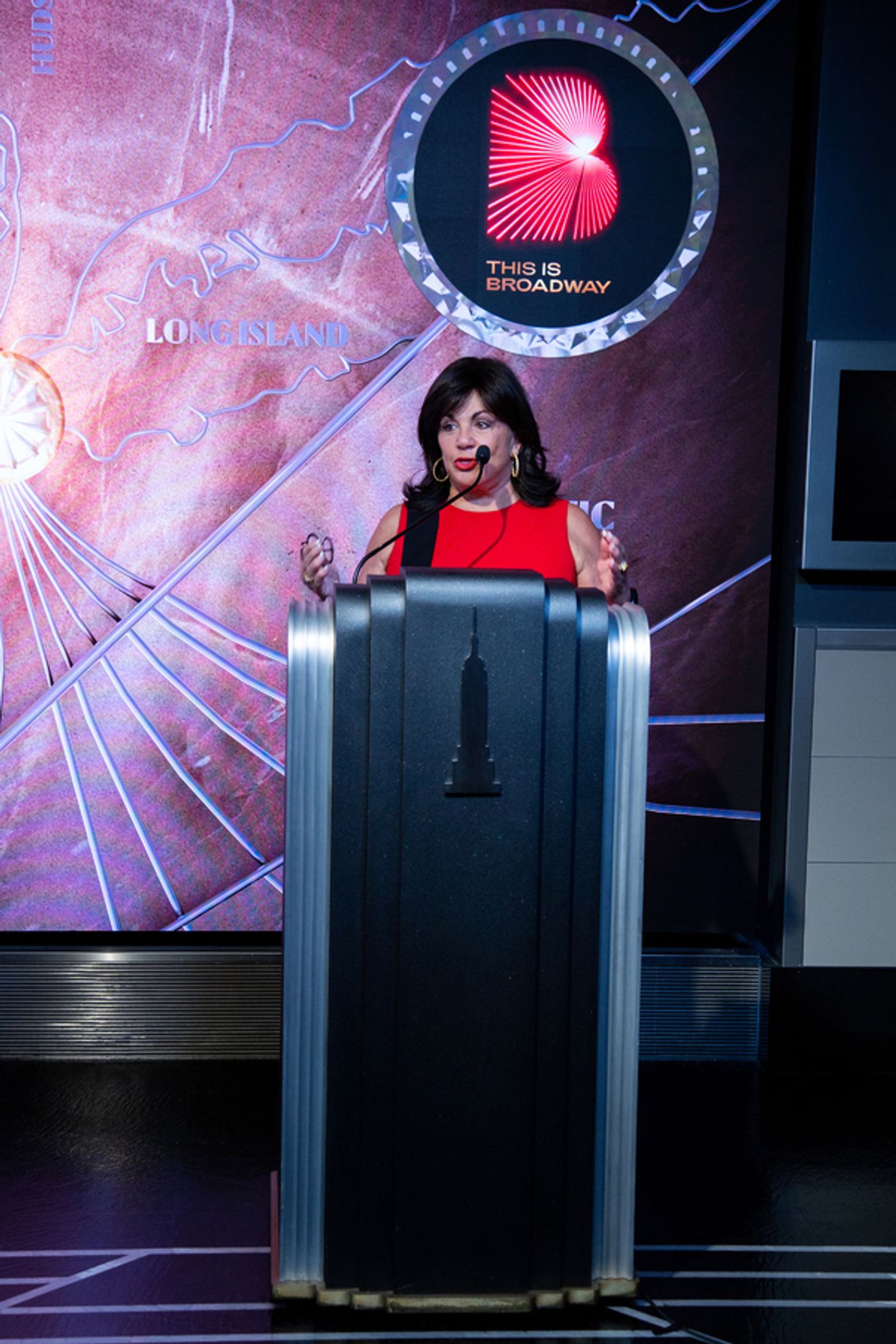 Photos: CHICAGO Stars Bianca Marroquín & Ana Villafañe Light Up the Empire State Building  Image