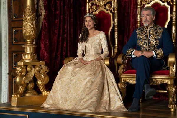 Minnie Driver and Pierce Brosnan Photo