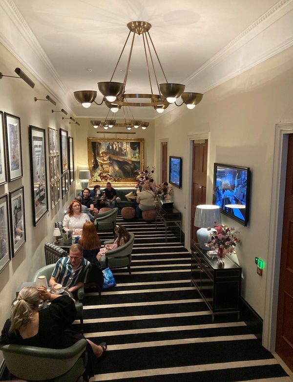 Photos: Go Inside the Refurbished Theatre Royal Drury Lane for First Preview of FROZEN — photo 2 of 12