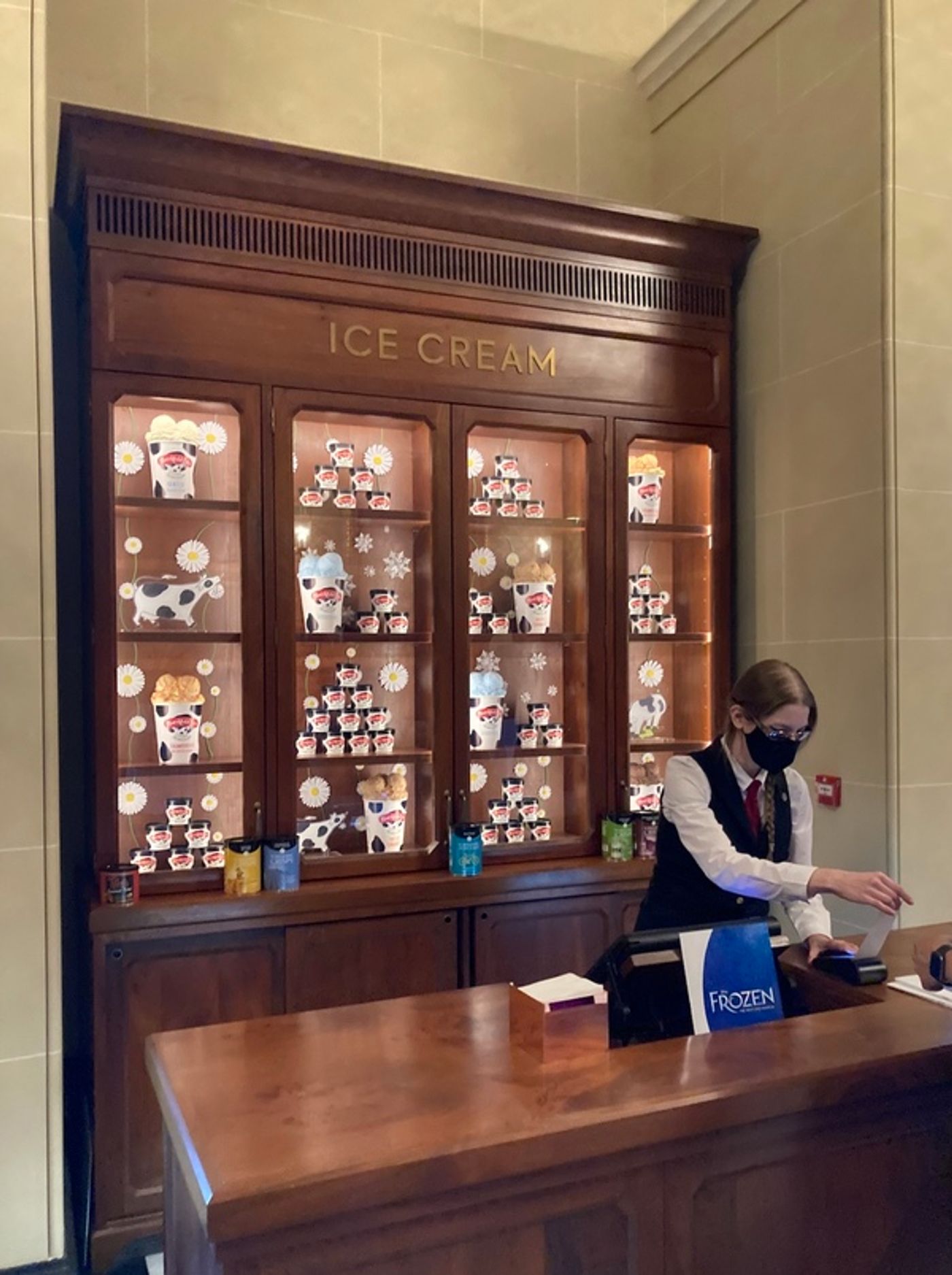 Photos: Go Inside the Refurbished Theatre Royal Drury Lane for First Preview of FROZEN  Image