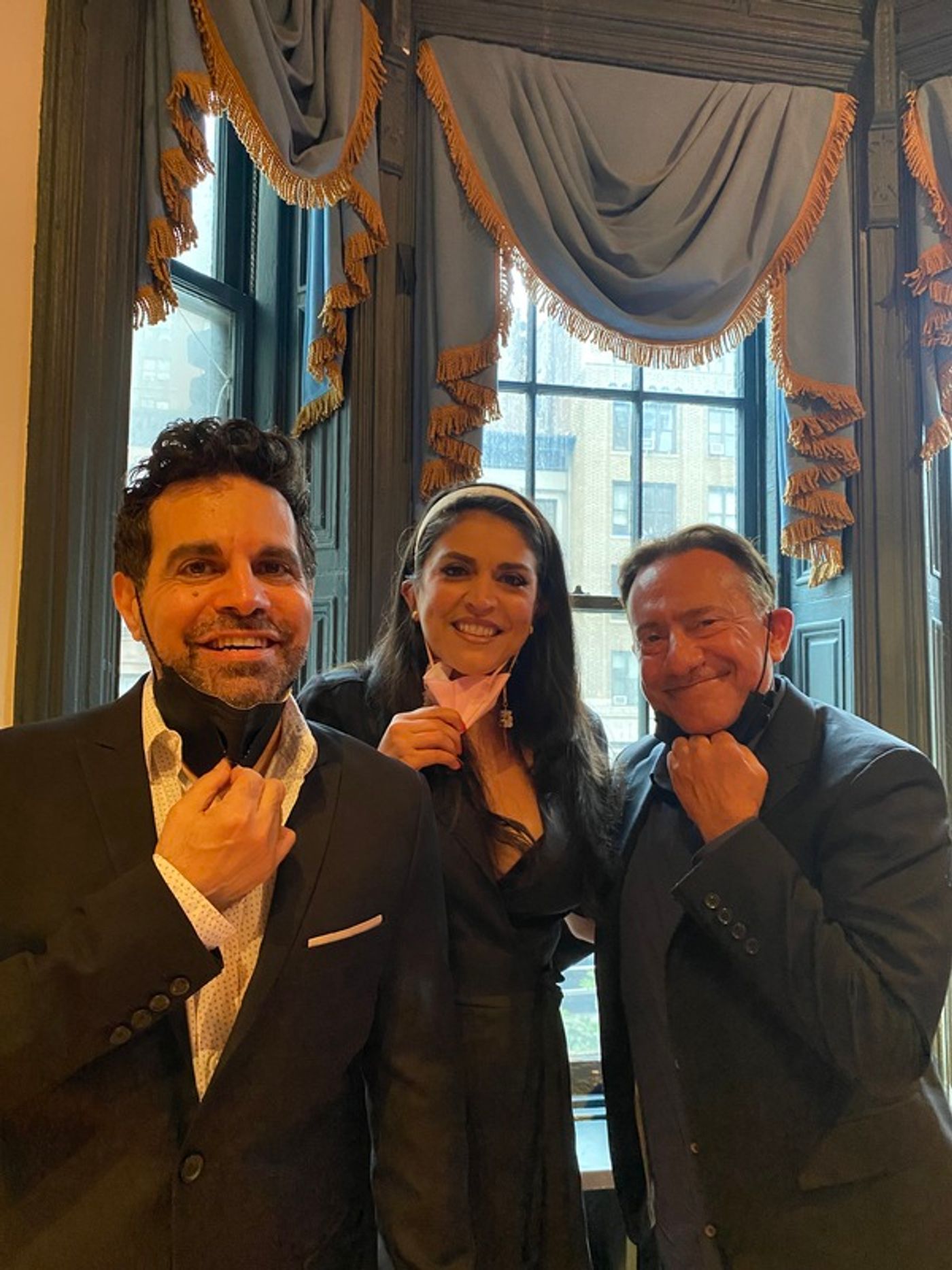 Photos: See Cecily Strong, Mario Cantone, Jackie Hoffman & More Backstage at CELEBRITY AUTOBIOGRAPHY  Image