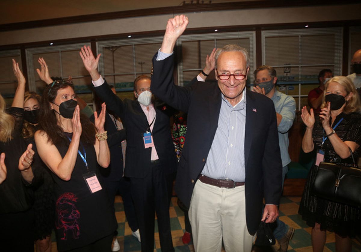 Senate Majority Leader/New York’s Senator Charles Schumer and the Company of WAITRESS at BWW Photo Exclusive: WAITRESS Welcomes Senate Majority Leader Chuck Schumer on Opening Night