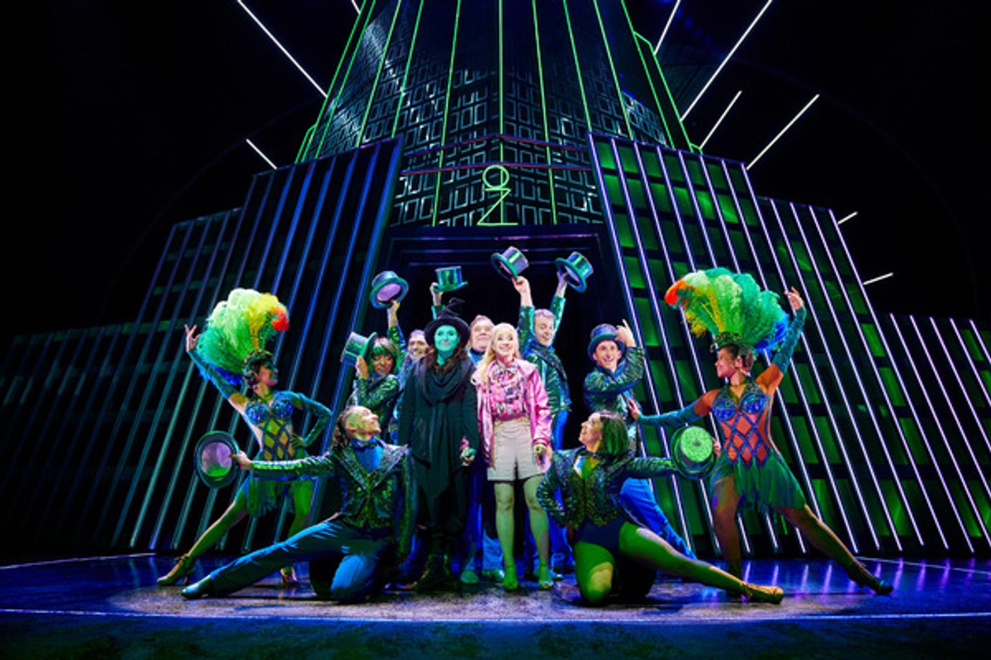 Photos: Get A First Look At The New Non-Replica Production of WICKED in Hamburg  Image