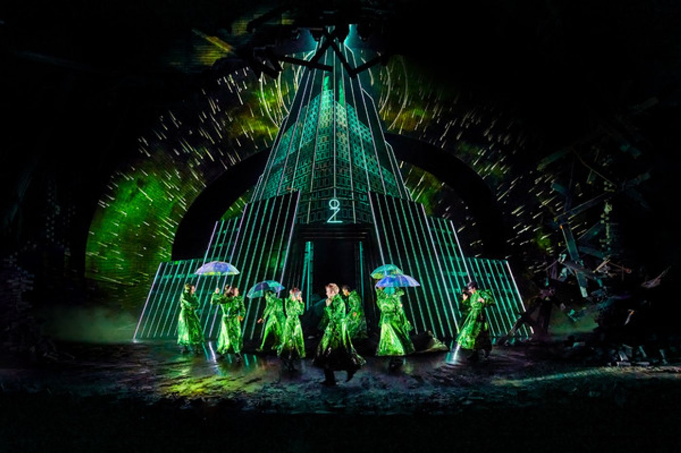 Photos: Get A First Look At The New Non-Replica Production of WICKED in Hamburg  Image