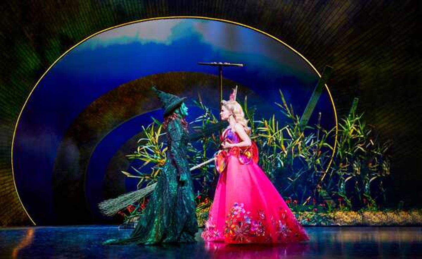 Photos: Get A First Look At The New Non-Replica Production of WICKED in Hamburg  Image