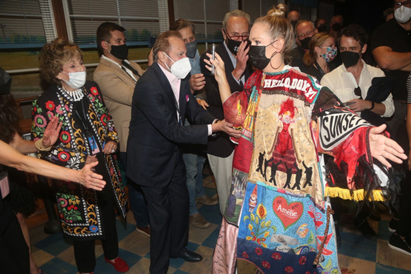 Photos: WAITRESS' Anastacia McCleskey (Virtually) Receives the Legacy Robe  Image