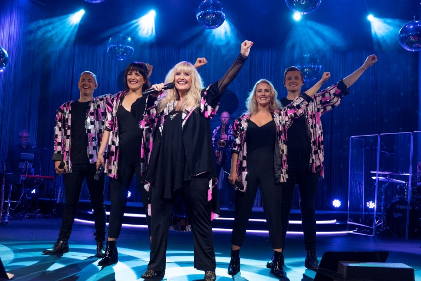Review: HANNE KROGH IN 'LYKKEN ER Å LA DET SWINGE' – She's Still Got It After Fifty Years! Review: HANNE KROGH IN 'LYKKEN ER Å LA DET SWINGE' – She's Still Got It After Fifty Years! Image