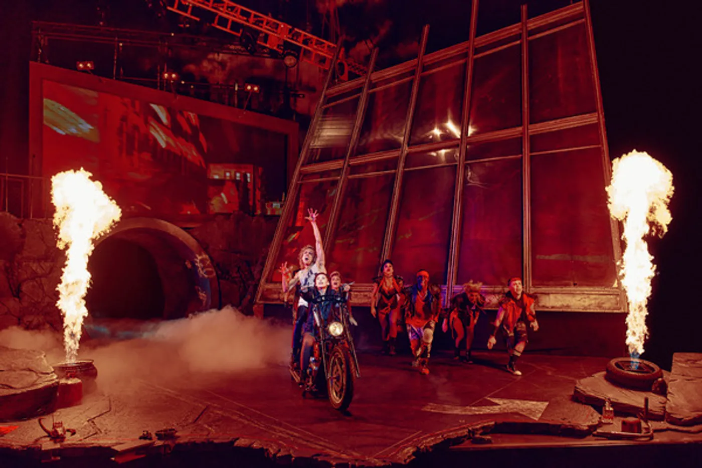 Photos: First Look at the UK Tour of BAT OUT OF HELL Photos: First Look at the UK Tour of BAT OUT OF HELL Image