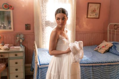 Rachel Zegler as Maria  Photo