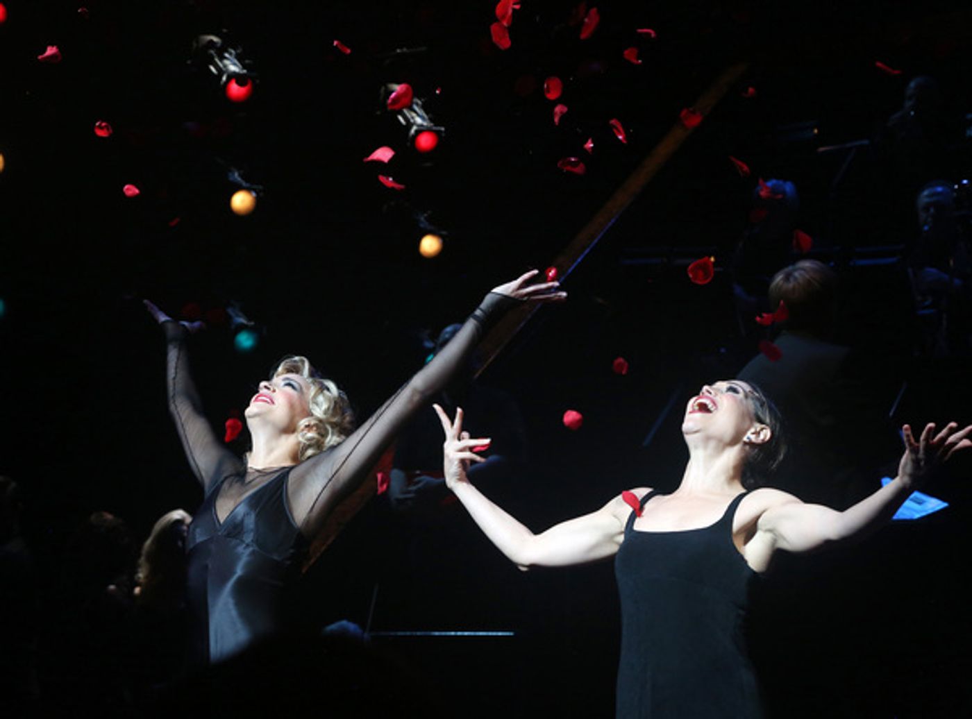 Photos: CHICAGO Company Takes Re-Opening Bows on Broadway  Image