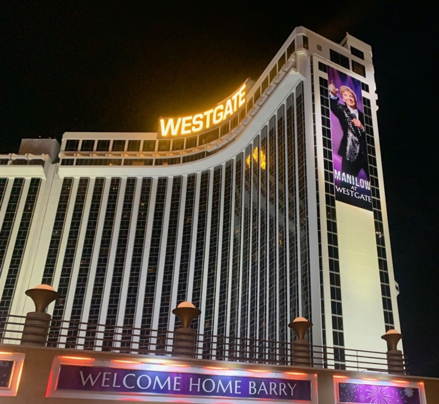 Feature: Barry Manilow Returns to Vegas in a BIG Way  Image