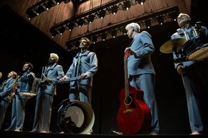 David Byrne and the company of AMERICAN UTOPIA Photo