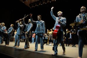 David Byrne and the company of AMERICAN UTOPIA Photo