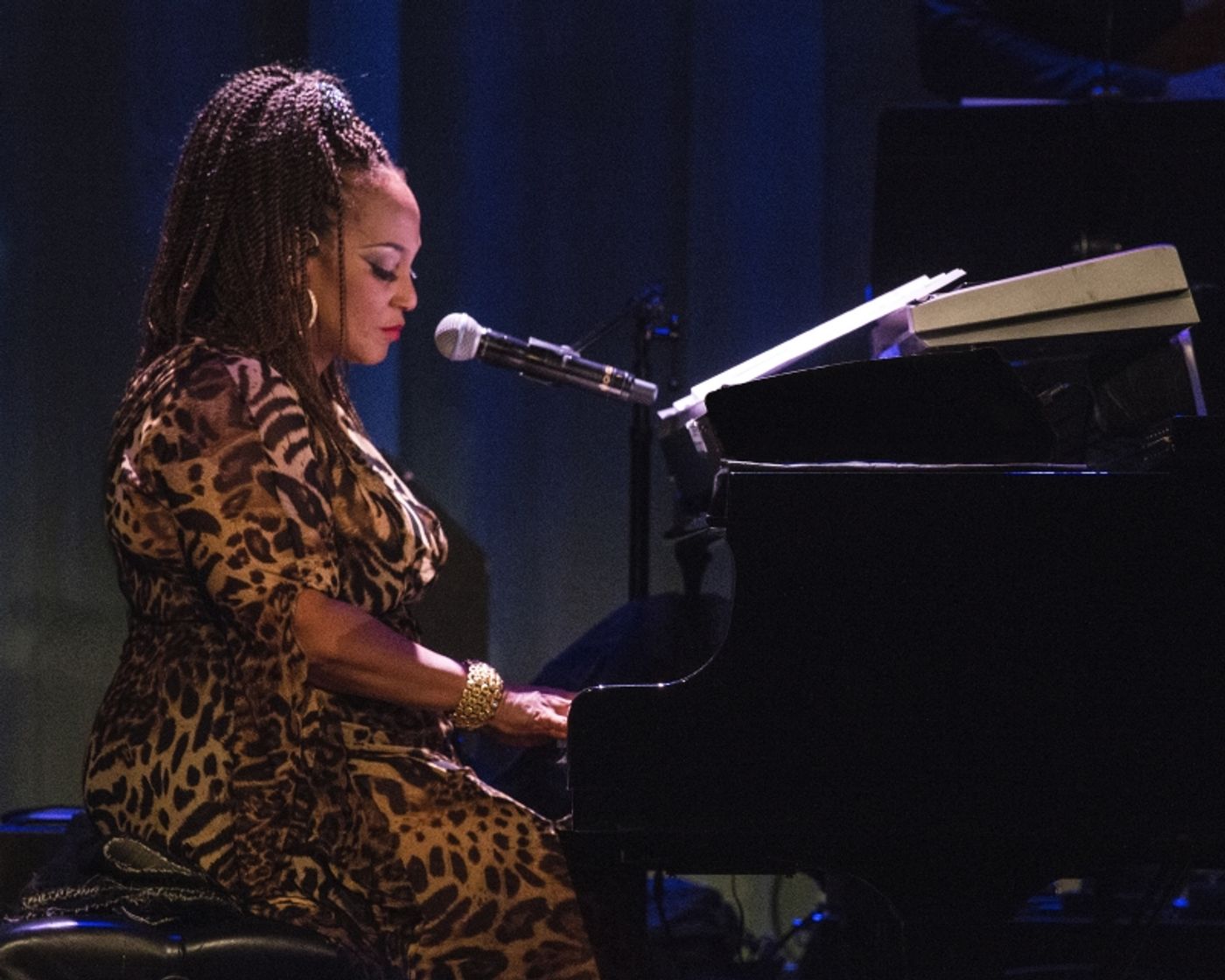 Feature: MICHELLE JOHNSON PRESENTS HOME! A RETURN TO BROADWAY returning to Myron's At The Smith Center  Image