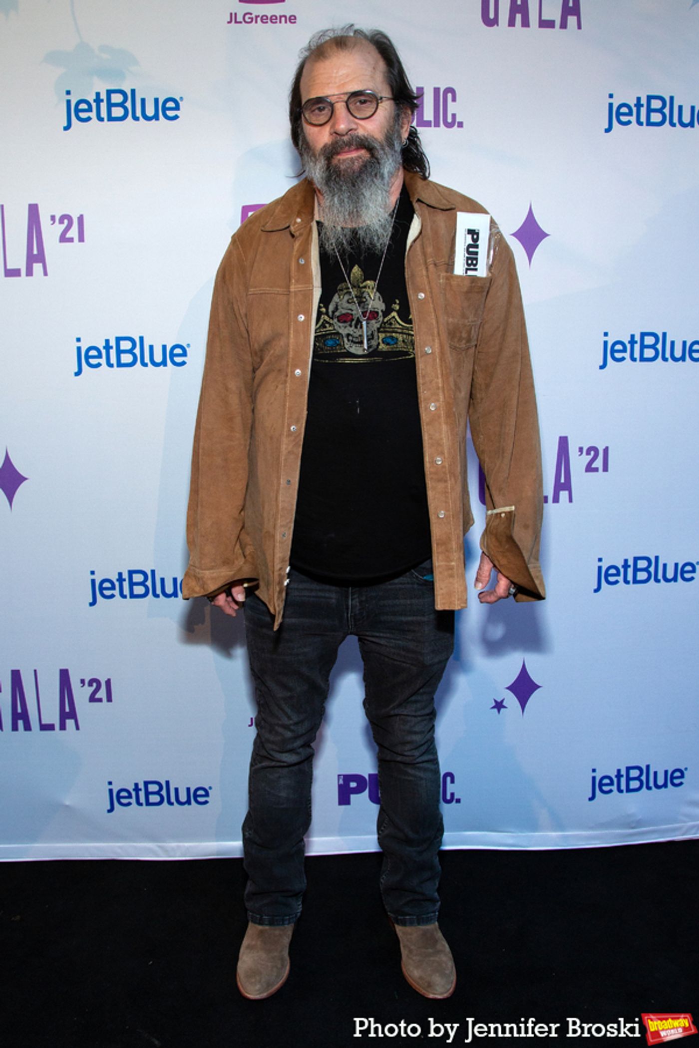 Photos: Ari'el Stachel, Reeve Carney, Eva Noblezada and More Attend the Public Theater 2021 Gala  Image