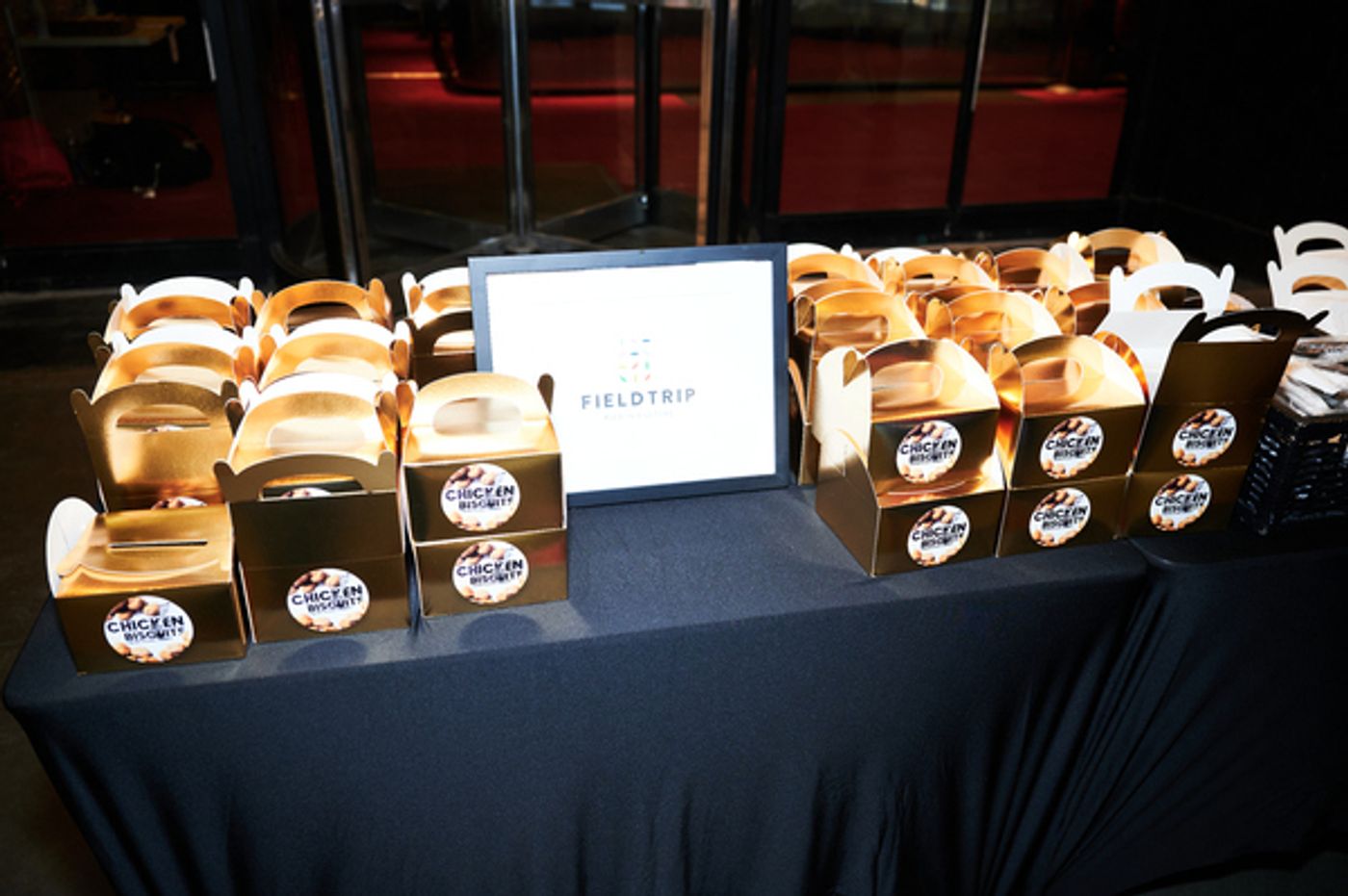 Photos: CHICKEN & BISCUITS Hosts a Picnic Outside the Circle in the Square Theatre Photos: CHICKEN & BISCUITS Hosts a Picnic Outside the Circle in the Square Theatre Image