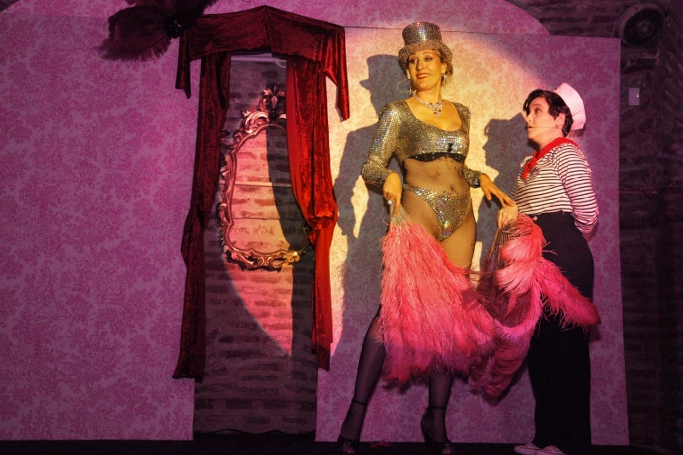 ALCABARET aterriza con sus “Poulettes” en las noches de OFF Latina  Image