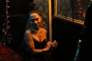 Giselle Elise as Annie in HIT YOUR MARK, DIE BEAUTIFUL at The New Ohio Theatre this O Photo