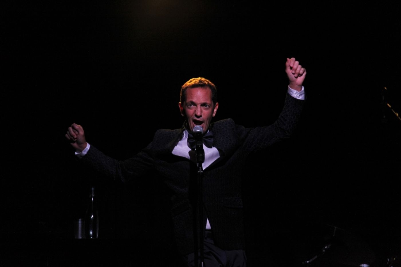 Review: With EXTRA!  EXTRA! At The Triad Scott Raneri Proves He Can Play The Lead  Image