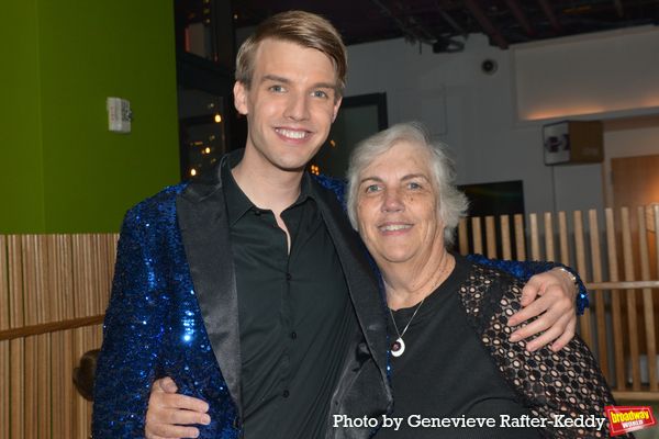 Photos: MARK WILLIAM Returns to The Green Room 42  Image