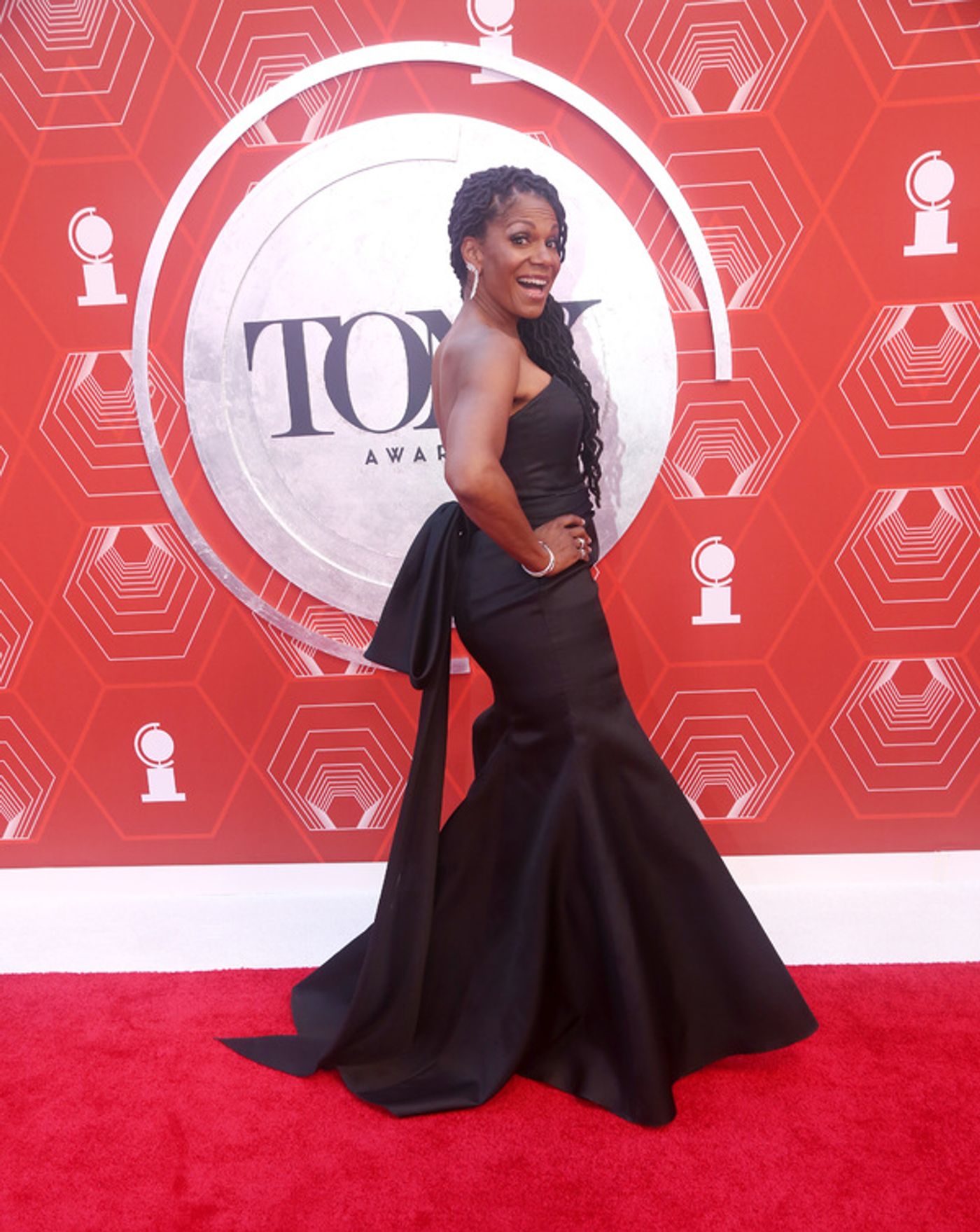 Photos: Stars Come Out to Celebrate on the Tony Awards Red Carpet!  Image