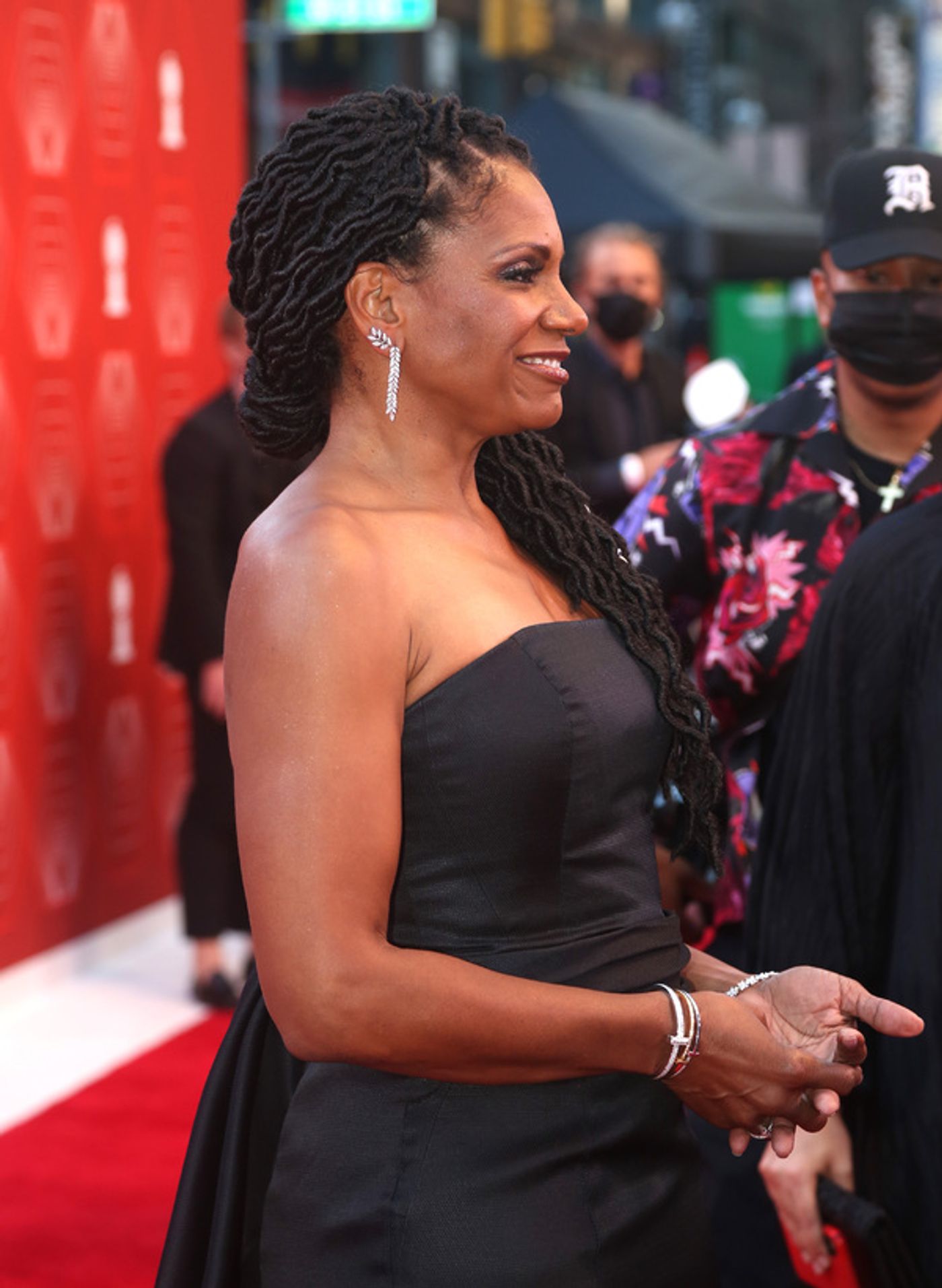 Photos: Stars Come Out to Celebrate on the Tony Awards Red Carpet!  Image