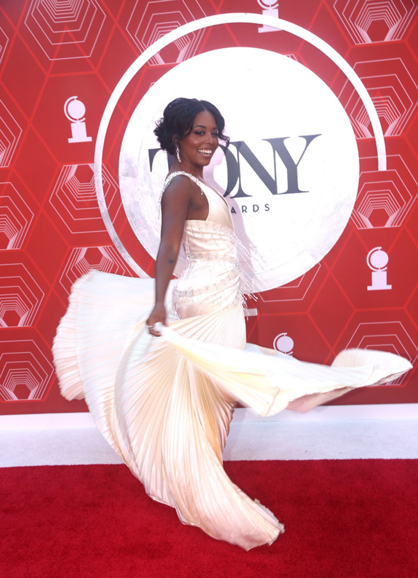 Photos: Stars Come Out to Celebrate on the Tony Awards Red Carpet!  Image