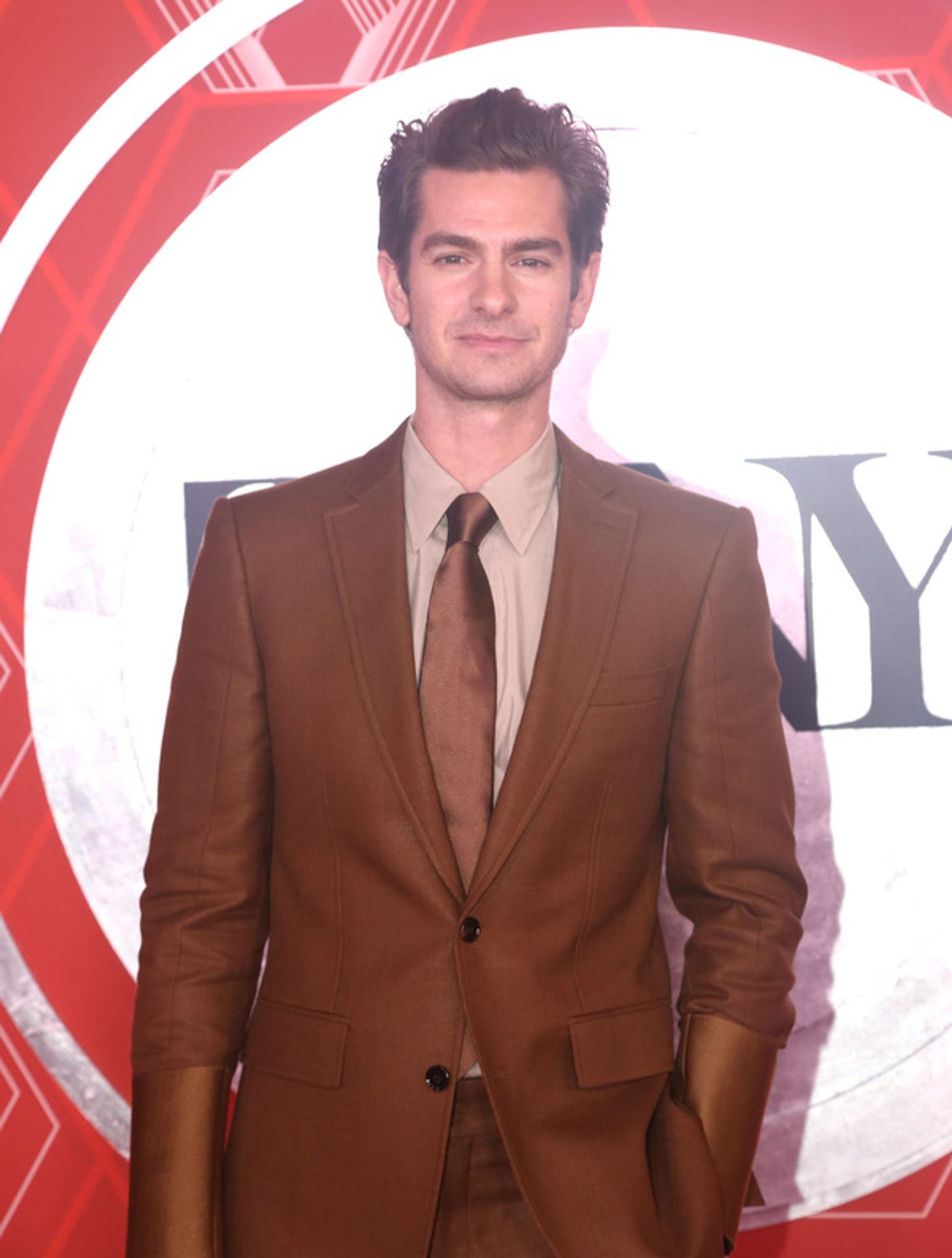 Photos: Stars Come Out to Celebrate on the Tony Awards Red Carpet!  Image