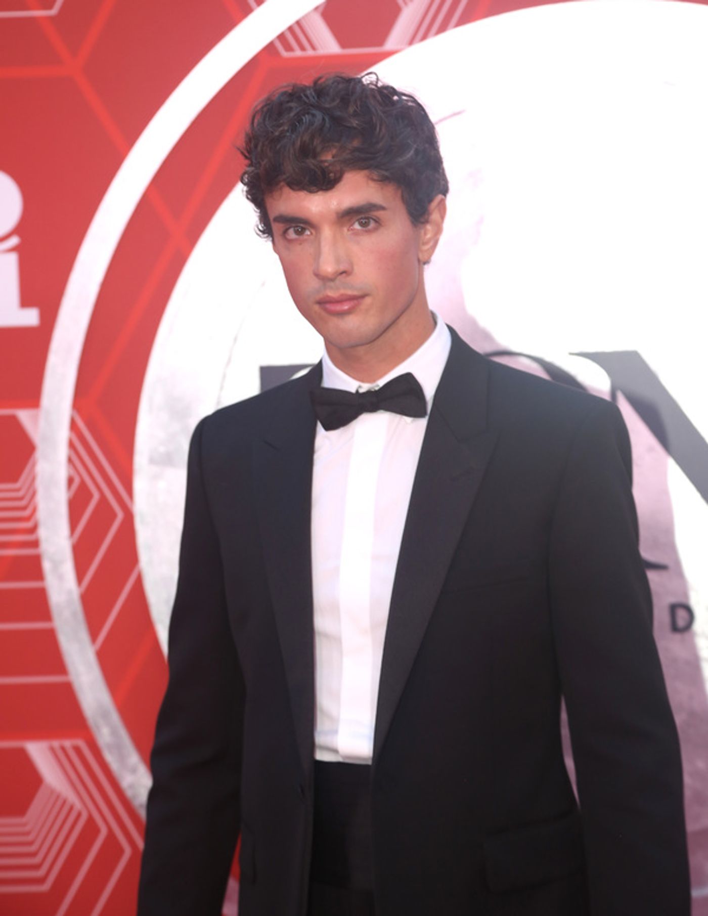 Photos: Stars Come Out to Celebrate on the Tony Awards Red Carpet!  Image